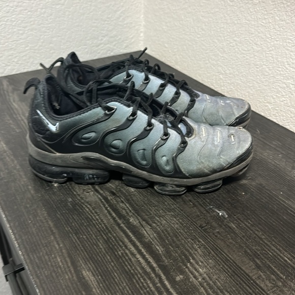 Vapor maxes, nike all black size 10.5 - Picture 3 of 4